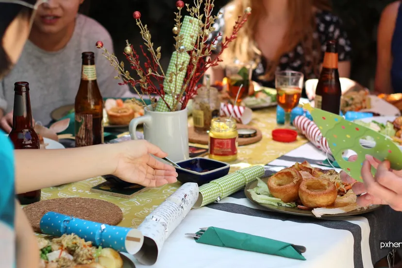 2021 11 07 diner table silverware white glass celebration decoration 767841 pxhere