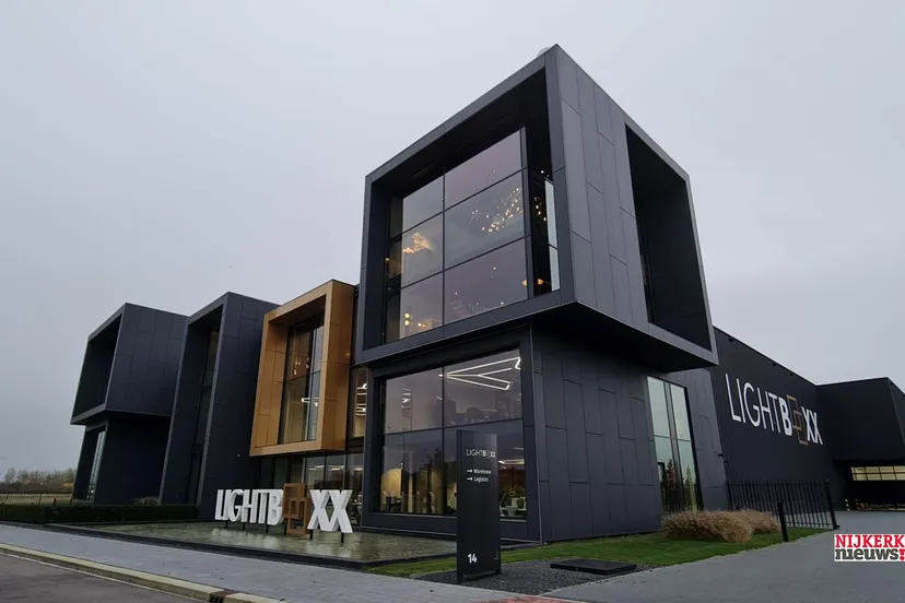 2021 11 18 lightboxx