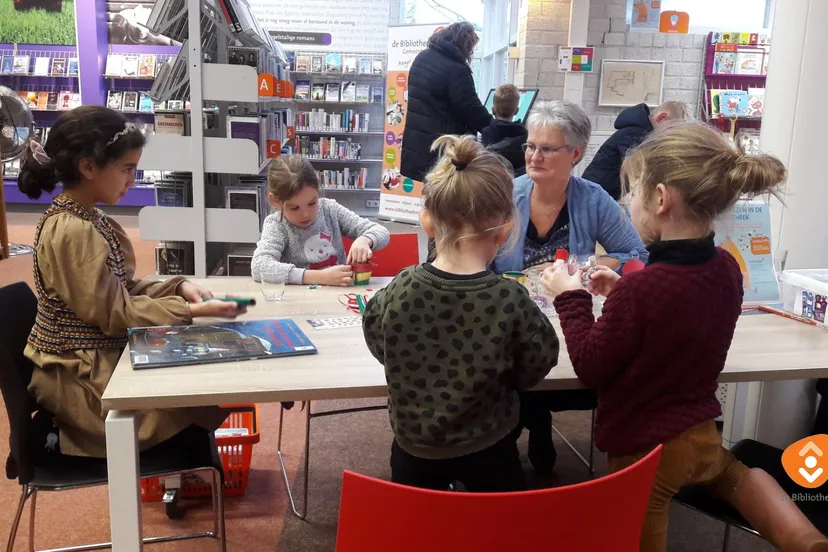 2021 12 14 voorlezen en knutselen in bibliotheek nijkerk