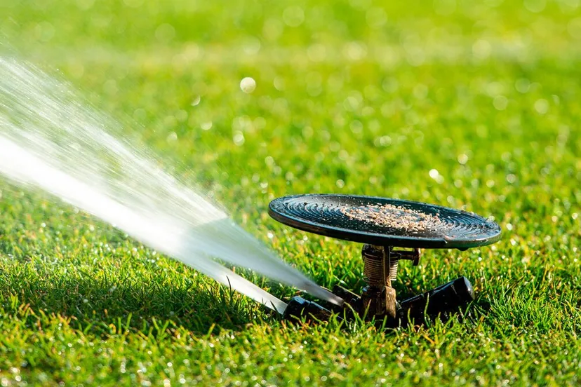 2022 0 23 beregening besproeien voetbalveld2 constrained