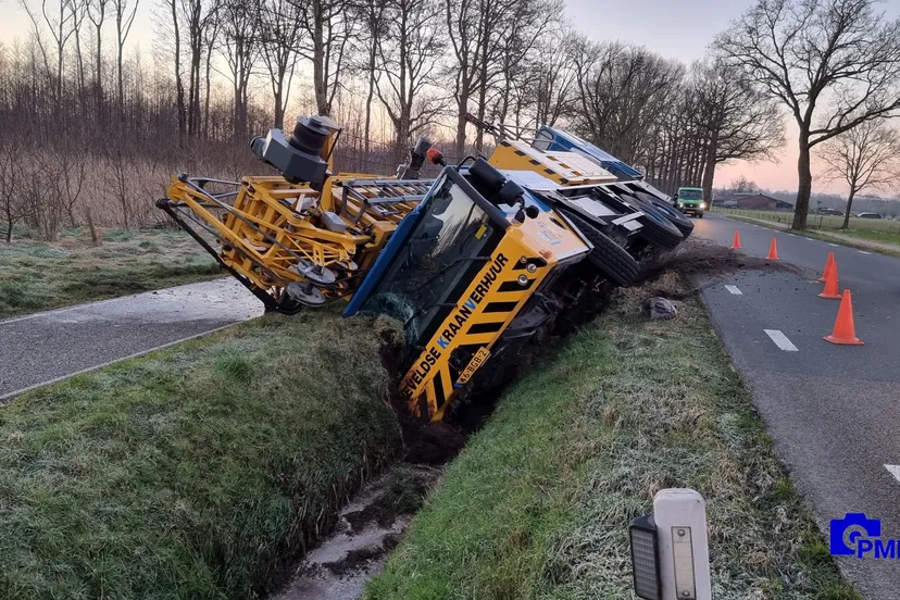 2022 03 04 gekantelde hijskraan