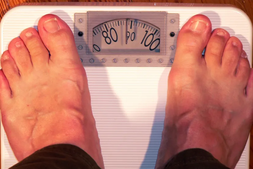 2022 03 10 weegschaal hand person feet leg finger red 1122762 pxherecom