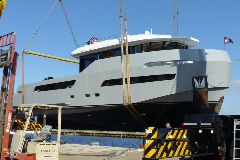 2022 03 18 avontuur newport beach ca lynx jacht te waterlating bij de lynx werf te nijkerk vrijdag 18 03 2022 r te pas 20