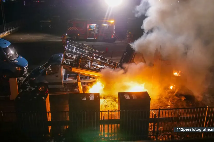 2022 04 12 vrachtwagens brand