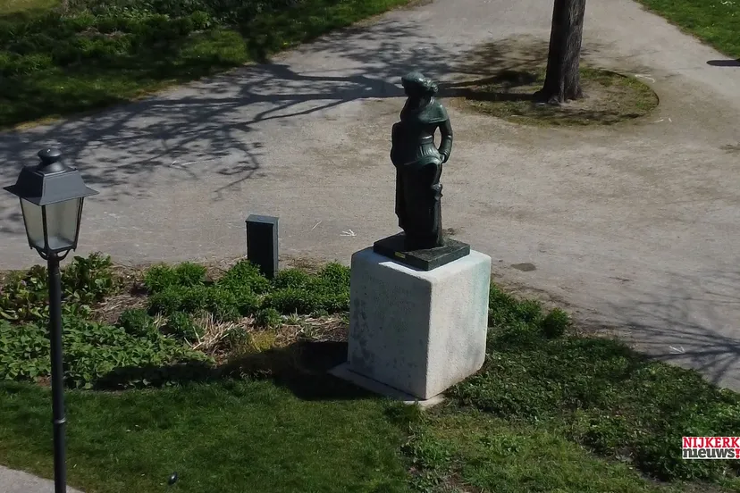 2022 04 19 monument 1940 1945