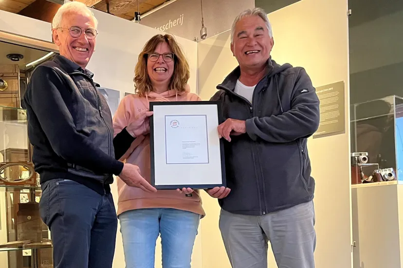 2022 04 28 het nieuwe certificaat voor museum nijkerk is binnen foto theo slijkerman museum nijkerk