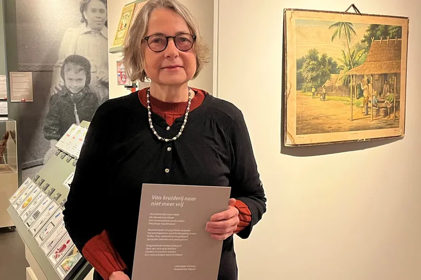 2022 10 10 stadsdichter henriette hofman voegt gedichten toe aan expositie nijkerk en nederlands indie