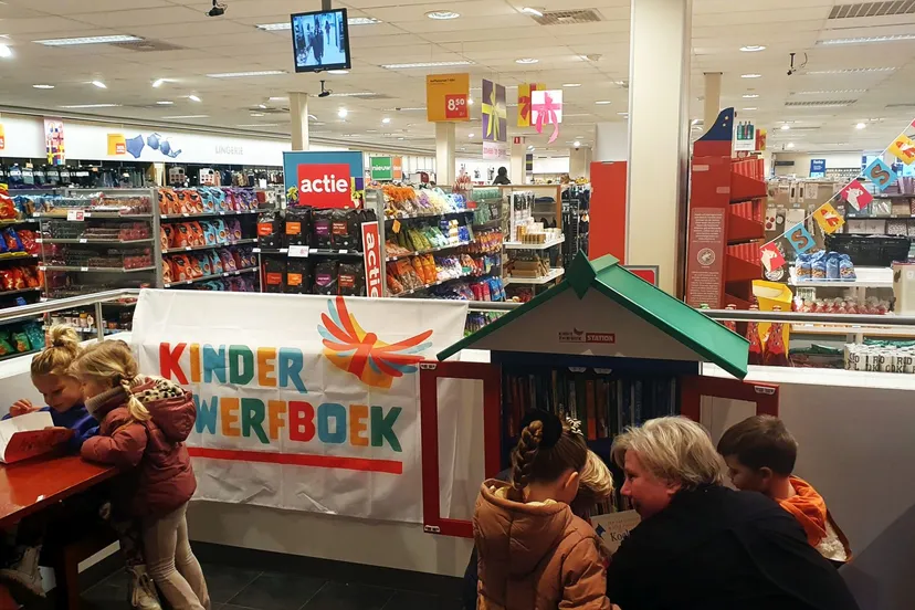 2022 12 02 kinderzwerfboek hema