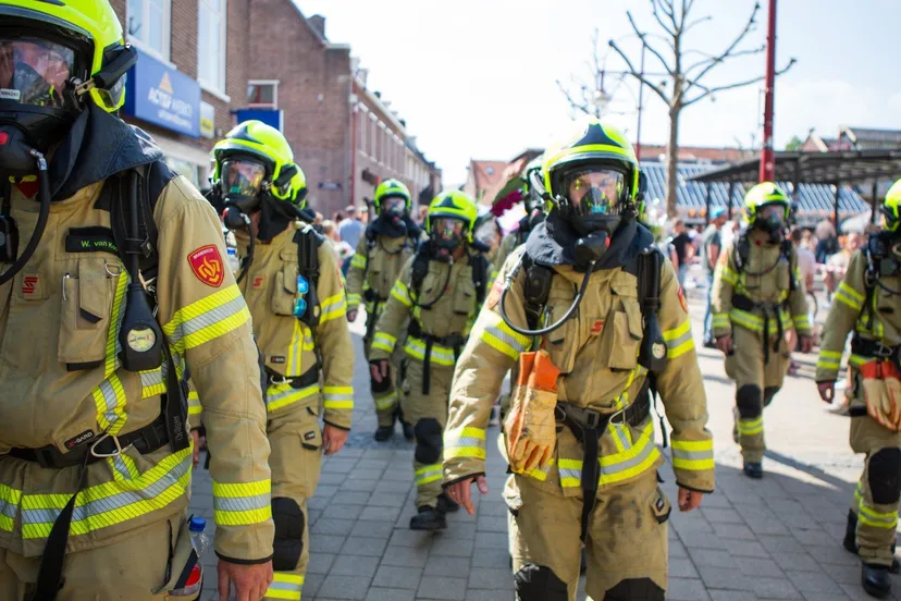 2023 04 14 brandweer nijkerk haalt tijdens veluwe wandeltoch geld op voor stichting ambulance wens 7