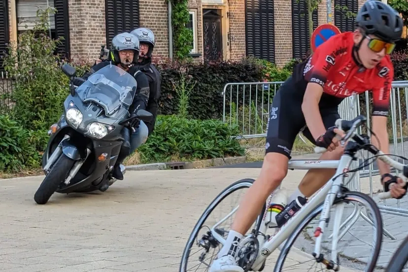 2023 06 24 wielerronde hoevelaken motor 1