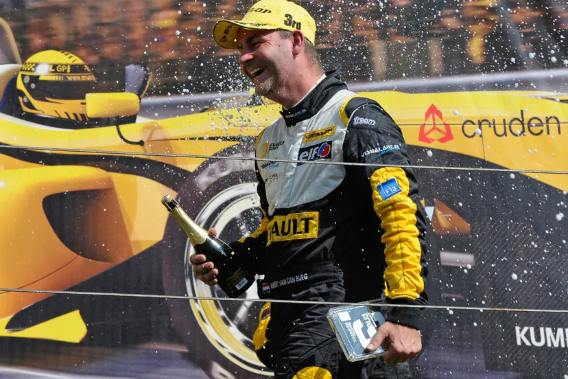 a0m47gsdqa20015583vahvnk1 2013 07 09visualart2