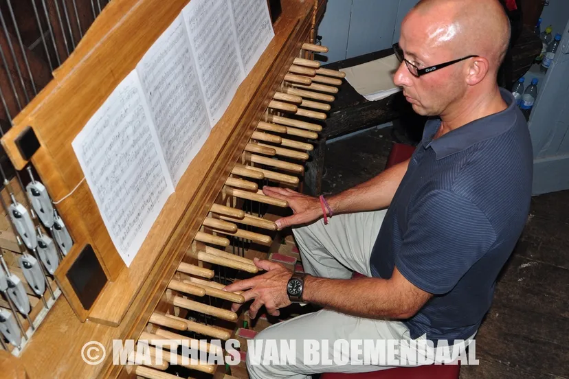 aewsgrnys81iix32nzm3maml8 2013 07 04beiaardconcert1