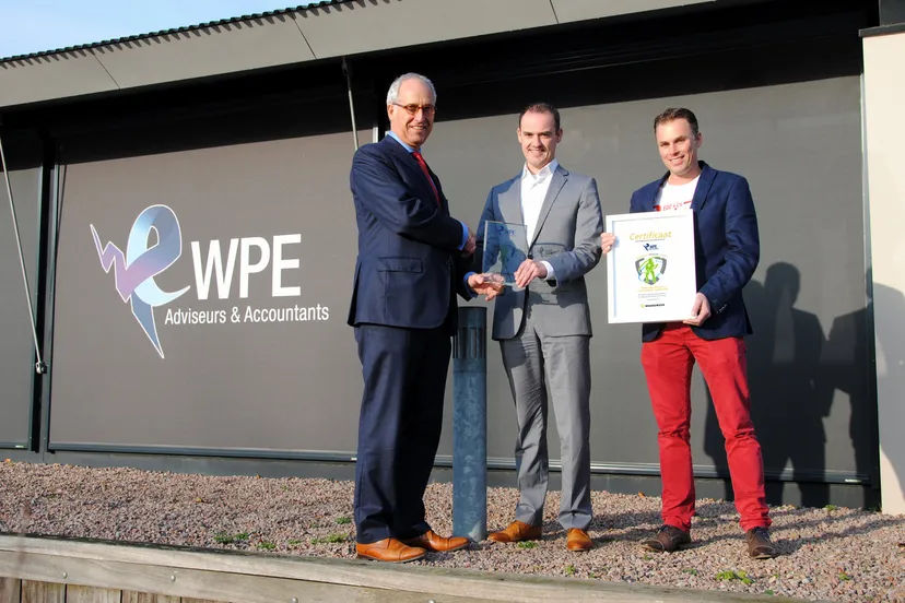 bpmzddek6a4kzof27g1k5bb74 2013 12 24 brandweer wpe foto burgemeester