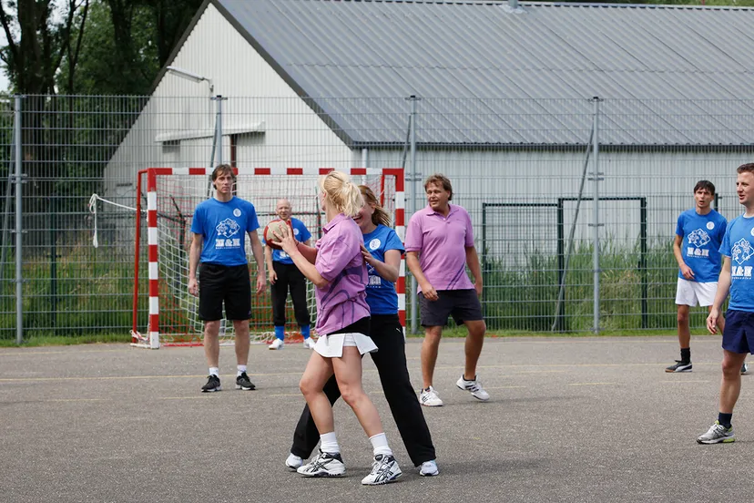 brhs8haw4t17tu0qeht4o7nt2 handbal