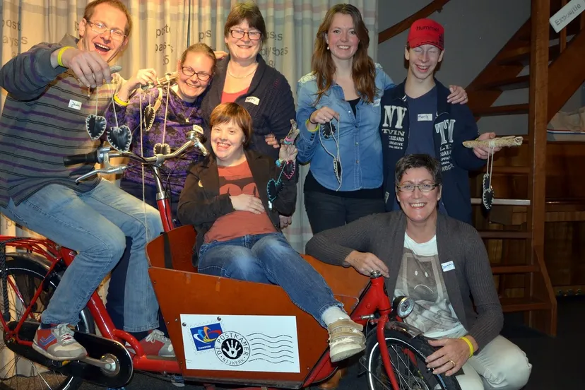 cr6vfn2d07zo7kyqggqa67qox 2014 01 18 hello you de band