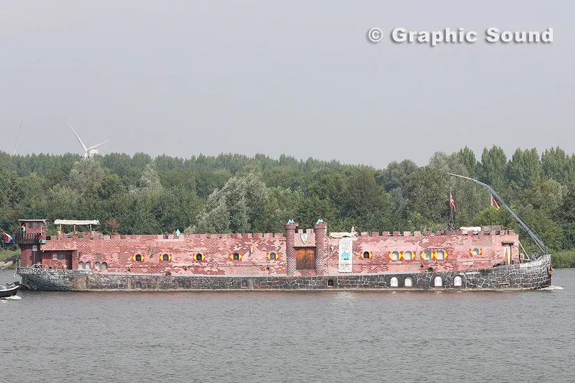 diutqs78tn315p07e2wwftdtb 2013 08 28 aankomst vlotburg001