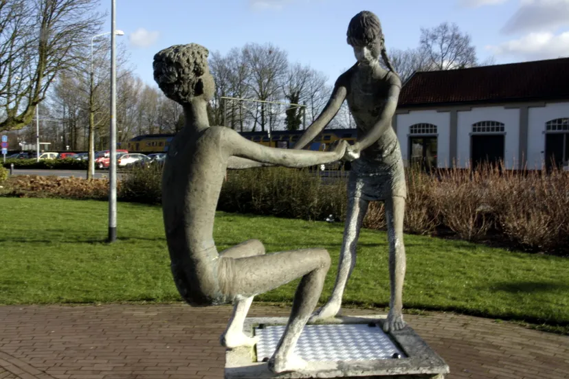 exhlt5mzw2ow62wx3b4mx21o6 beeld bij station