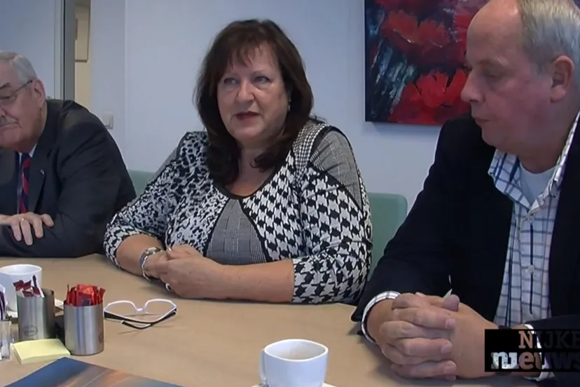 f1px2tp5e4y9w89p7kmxsvx04 2013 12 17 patricia van der hurk