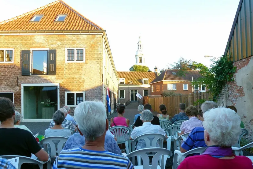 f2mxq6l506s0tco9lqr7623ya 2013 08 02 luisterplaats