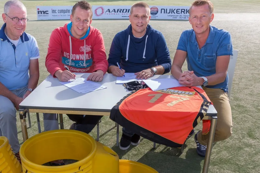 f32aoe1l3vvvh14ii2skq1dfo 2014 09 02 ondertekening sparta korfbal