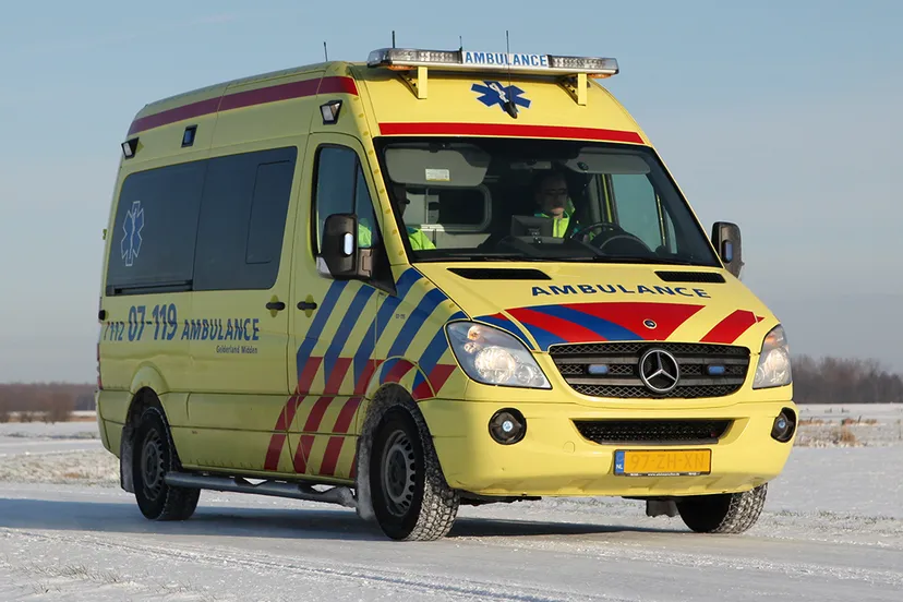 hxgtbwaosf3uhjgdz257h8x33 ambulance 2
