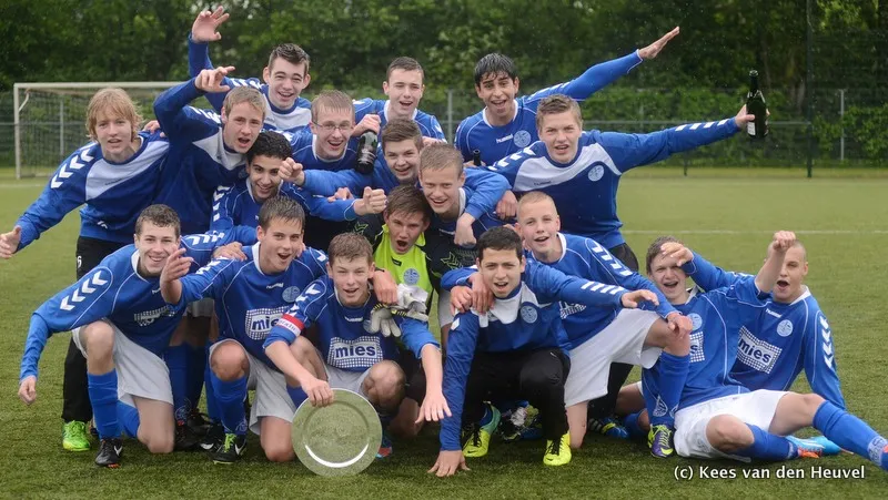 ifjpeq8m50ep31cwwnx8ju0se veensche boys b1 vvop 10 5 kampioen1