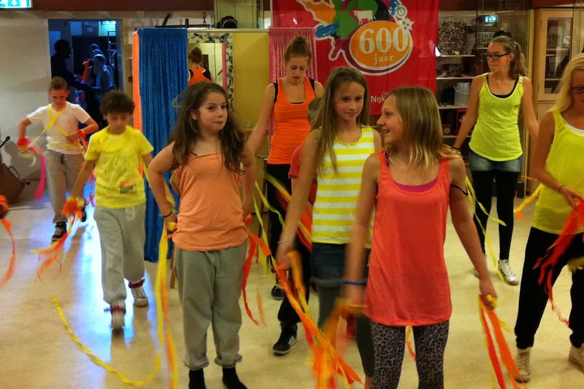 jax1cw6ldkk75f1xl33l7jqln 2013 07 04optreden dance in motion in museum oud nijkerk