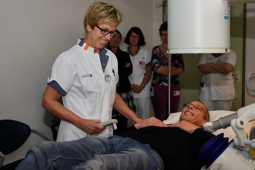 kbop0zhwrylxj0e2zz9fsedfh 2013 10 15 opening niersteenkliniek