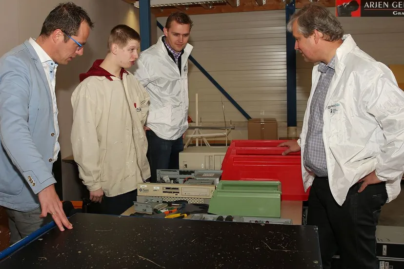 laxtfhntt7wcgmzkhskbi8yan 2014 11 17 cu sgp 03