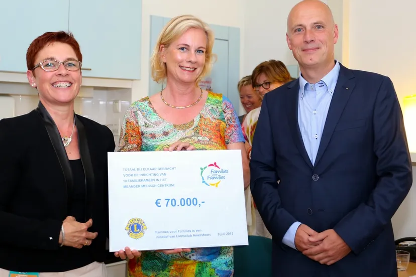 ldpf51xhanq1aj1inbhl37gy4 2013 09 07meanderoverhandiging lionsclub