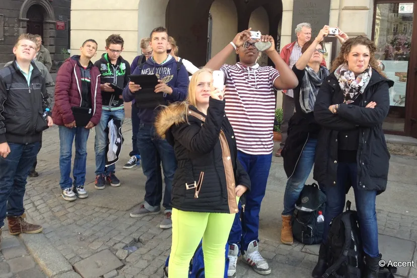 ll8jexqs18rn2hvx7xktfwtpl 2013 10 15 accent de groep jongeren fotografeert in poznan het