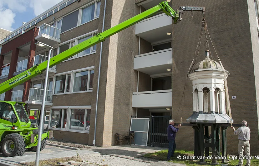 mh25wu5y6bzjep78h0o9dsfve 2014 09 22 klokkentorentje verplaatst foto gerrit van de veenopt