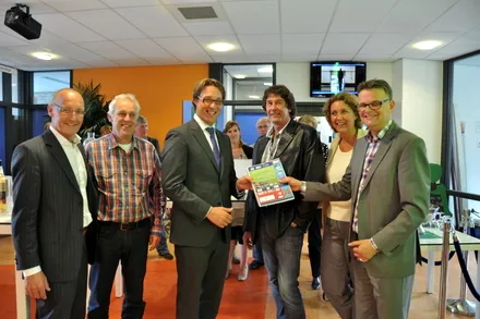 mhew5rvxl9zsneuykuphhmr80 63763