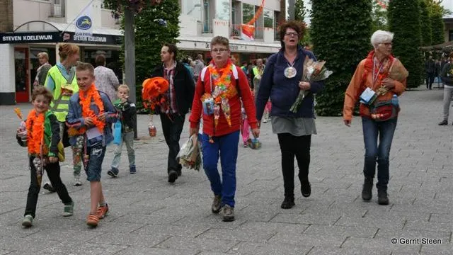 ngjrsq066z9ryed3tknjk4x4f 2014 06 20 avondvierdaagse hoevlaken 024