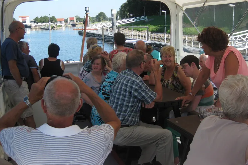 o9e3yrx61odsdcgqcrqxae7g0 2013 09 07 sint nicolaascomit 2