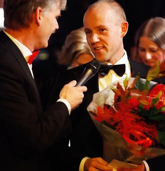 ovm6b4bnawiyrosifdo00q34n 195880