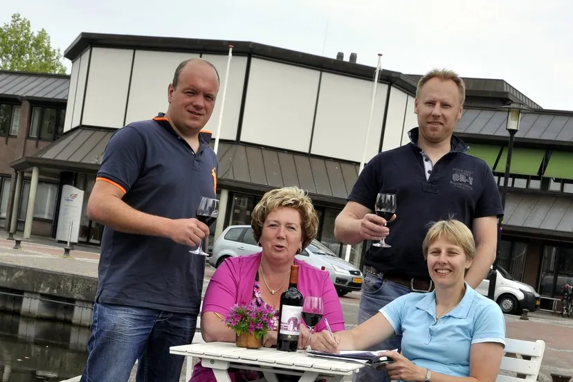 pdbm4vqf7e7hsal9cunlykddz 2013 06 11catering5en6juli