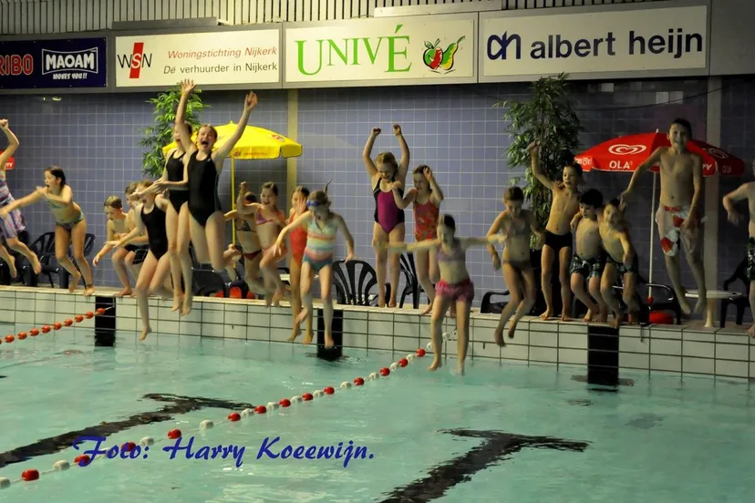 q16la6ag0nu3c2kaotf3d8s44 2013 11 21 zwemmen voor kika 4