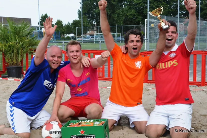 q4y7gtw44hyddgijs1xtnou4q 2014 07 189 veensche boys beachvolley 2014 winnaars