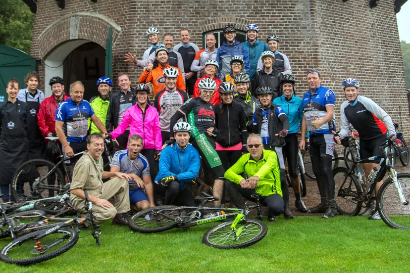 qqaycw6427hhdtuqhta1rvyb4 2013 09 15 mountainbiketocht voor guusje nederhorst foundation