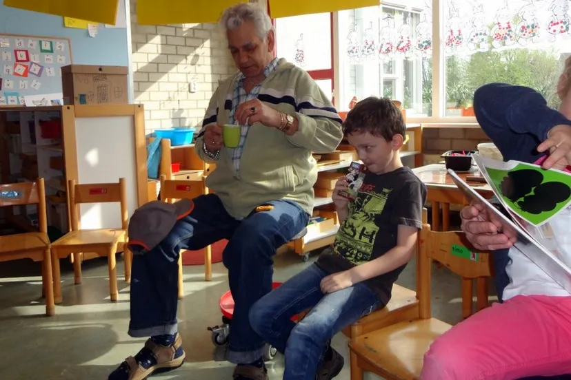 rodsvy0p154cek00hgs87ixrs 2014 04 06 ichthusschool opa en oma ochtend groep 2