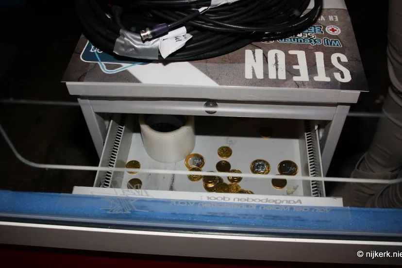 s1h1humhenvfn8069cp4i7mi9 2013 12 07 de opbouw 21