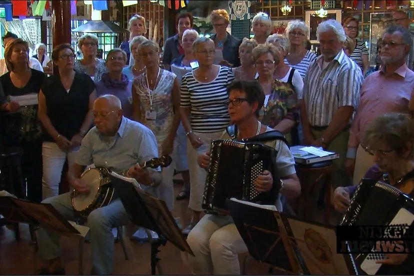 sn5lfoxysng78mo40afya3dqm 2013 06 17smartlappenkoor