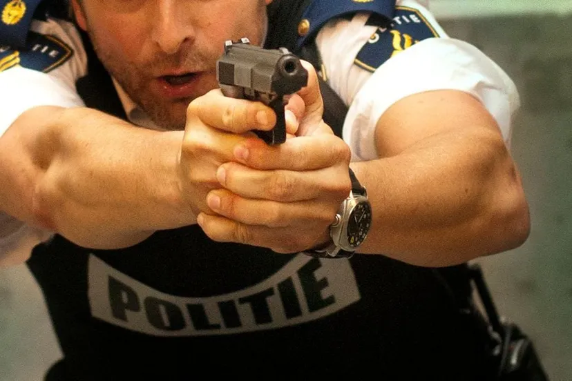 standaard nijkerk los 112politie pistool arrestatie aanhouding hulpdienst