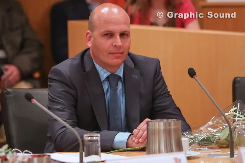 standaard nijkerk politiek richard van hussel 1