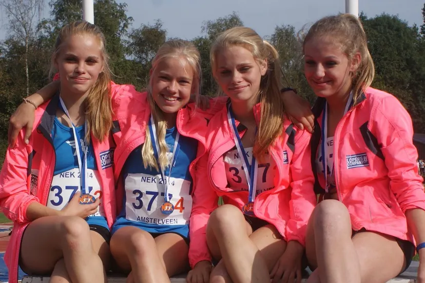 svlhiq2sbxw8pwyeipiggcy4f 2014 09 27 wagenveld zusjes