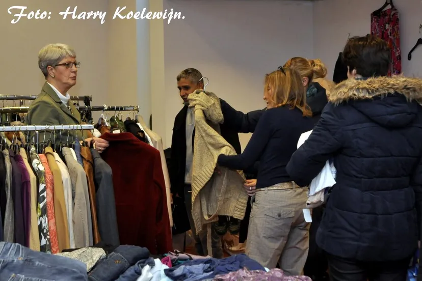 tutyxm63lzp44tng85ftfjti2 2014 02 08 kledingbeurs kenia 3