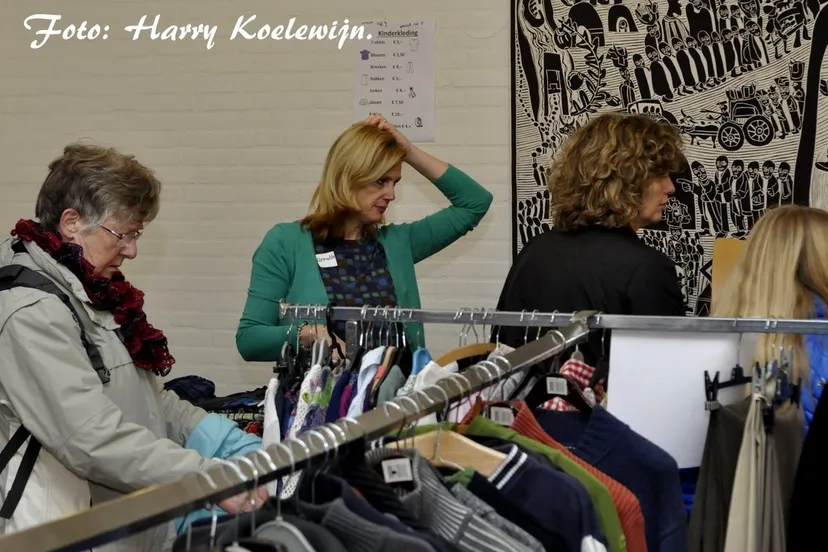 tv2jpnn8j029xbmrwvbe8dj8w 2014 02 08 kledingbeurs kenia 2