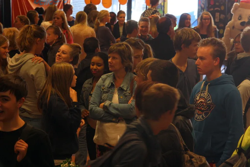 u3i4zomqenus1di3m8dkm1auc 2013 10 03 stagemarkt 1