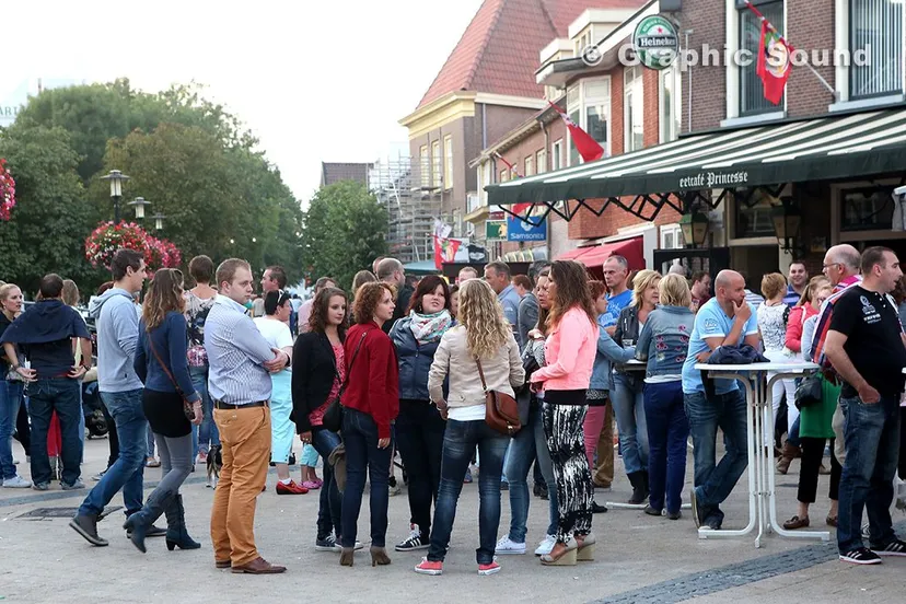 vbnt4k3l1keiuxqre6avh24n5 2013 08 29 zomerfeest nacht007